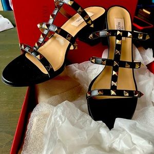 NIB Valentino Rockstud Caged 60 mm Sandals. 40.5.